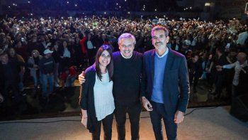 La candidata a intendenta de Chivilcoy,&nbsp;Constanza Coty Alonso, junto a Alberto Fernández y Florencio Randazzo.&nbsp;