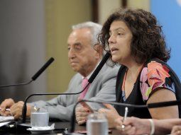 La flamante ministra de Salud, Carla Vizzotti, negó la existencia de vacunatorios VIP.