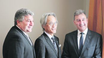 optimismo. El CEO regional, Steve St. Angelo, el presidente de Lexus Internacional Yoshihiro Sawa y el titular de toyota Argentina, Daniel Herrero, pronosticaron un comportamiento exitoso para la marca en el país.