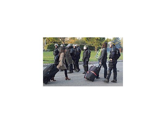 Un grupo de manifestantes bloqueó el acceso al aeropuerto de Marsella.