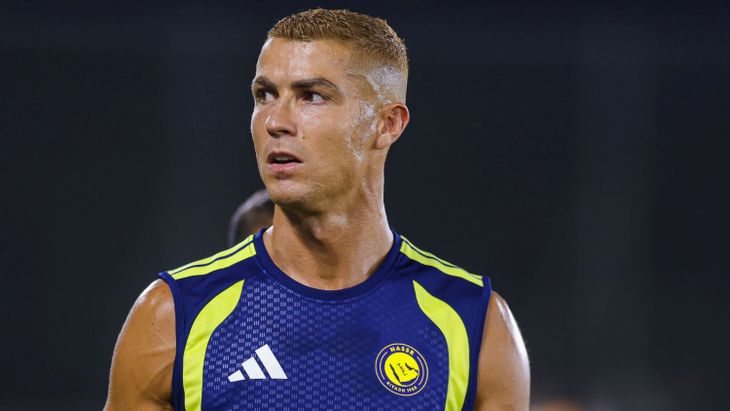 Cristiano Ronaldo con look renovado en Arabia Saudita. Cristiano Ronaldo con look renovado en Arabia Saudita.