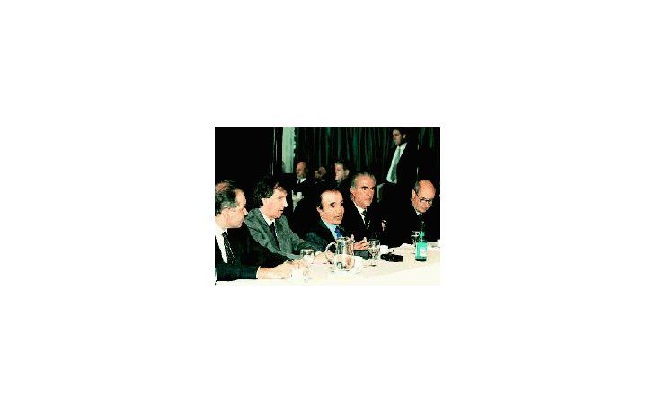 ámbito.com | Carlos Menem habló ayer en una reunión con los integrantes del Consejo Interuniversitario Nacional. A su izquierda, Alberto Kohan y el ex jefe de Gabinete Jorge Rodríguez.