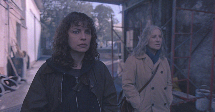 Dolores Fonzi interpreta a la hija de Ema (Mercedes Morán), quien se reencuentra con sus fantasmas. Dolores Fonzi interpreta a la hija de Ema (Mercedes Morán), quien se reencuentra con sus fantasmas.