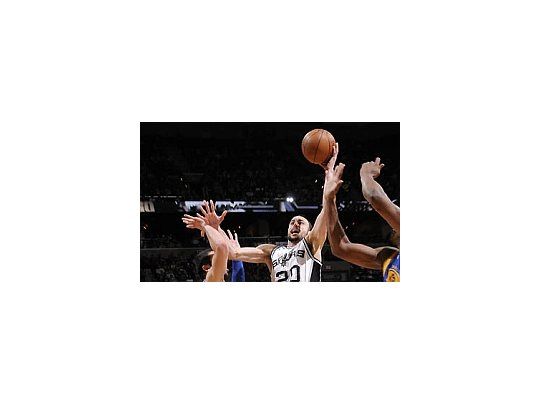 Ginóbili marcó 5 puntos en la victoria de San Antonio frente a los Rockets.