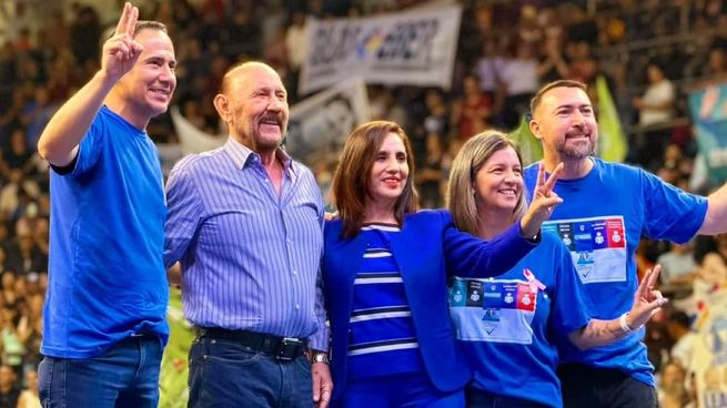 Graciela de la Rosa junto a GIldo Insfrán, durante la campaña formoseña.