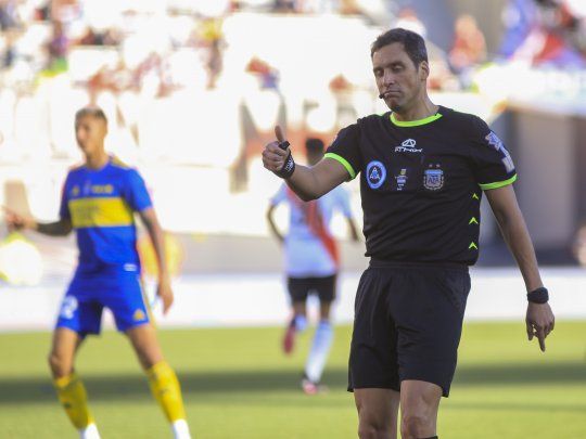 El entrenador de Boca, Sebastián Battaglia, apuntó a Fernando Rapallini por la expulsión de Marcos Rojo.