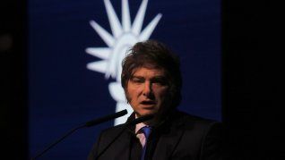 Javier Milei compartió en redes un video cantando “Libre” de Nino Bravo para conmemorar la caída del Muro de Berlín.