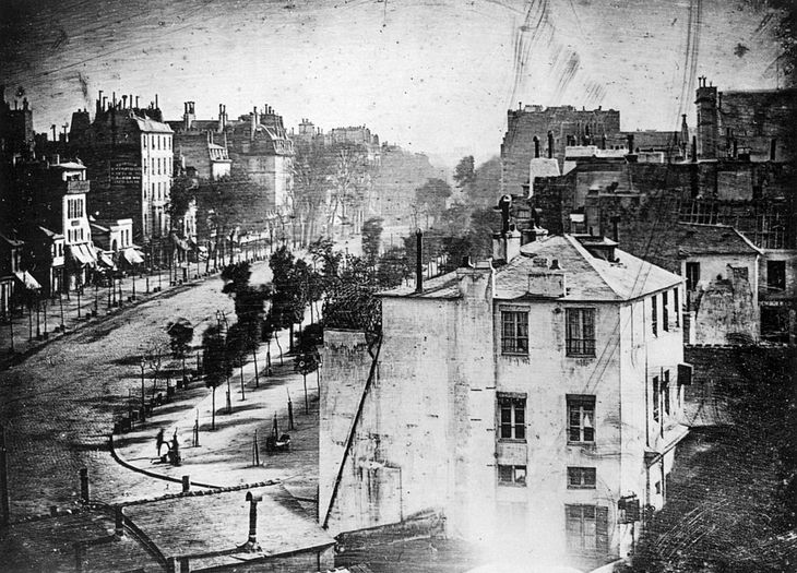 Vista Boulevard du Temple, primera fotografía de la historia. Vista Boulevard du Temple, primera fotografía de la historia.