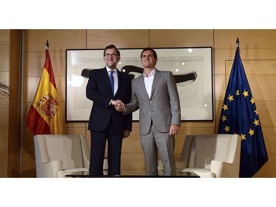 La abstención de Ciudadanos le abrirá la puerta a la investidura de Rajoy.