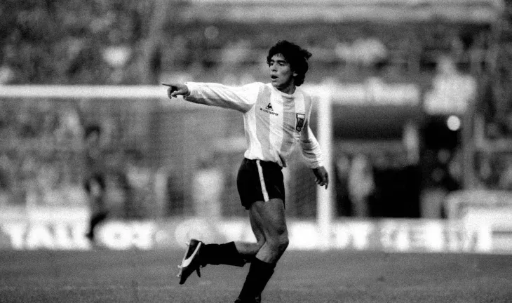 Maradona le anotó tres goles a Austria. Maradona le anotó tres goles a Austria.