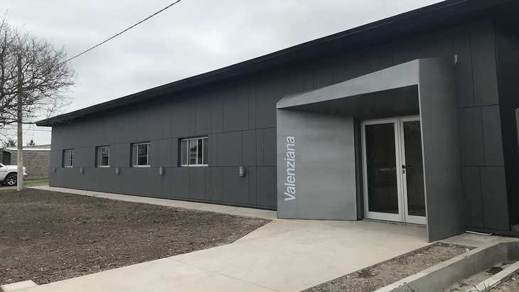 En diciembre se inagura el centro de formación y capacitación de Valenziana. La expectativa es alta en el pueblo, y los alrededores, por la posiblidad de aprender sobre mueblería para cocinas. En diciembre se inagura el centro de formación y capacitación de Valenziana. La expectativa es alta en el pueblo, y los alrededores, por la posiblidad de aprender sobre mueblería para cocinas.