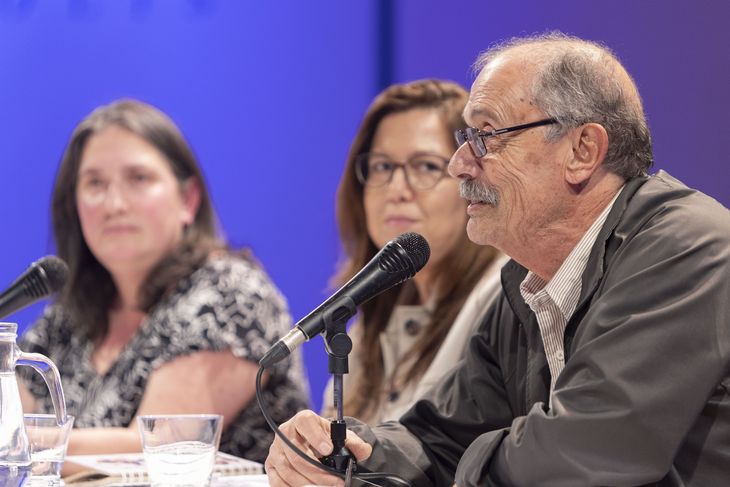 Macarena Gelman y Claudia Poblete contaron sus experiencias como nietas recuperadas, a las que se sumó Carlos Solsona, padre de la nieta 129. Macarena Gelman y Claudia Poblete contaron sus experiencias como nietas recuperadas, a las que se sumó Carlos Solsona, padre de la nieta 129.