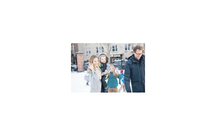 Sarah Jessica Parker es la esposa y madre que hace malabarismos para conciliar familia y negocios en «¿Cómo lo hace?», un cóctel anodino que jamás hace reír y tampoco logra incursionar en el melodrama.