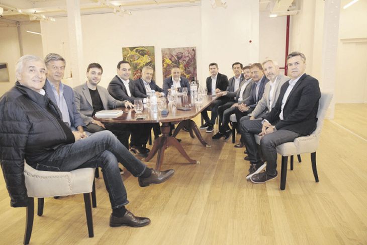 debut. Los gobernadores electos de Juntos por el Cambio buscan darle continuidad a la alianza y asumir el liderazgo vacante que dejó Mauricio Macri. Ayer se congregaron en la Casa de Corrientes en Buenos Aires.