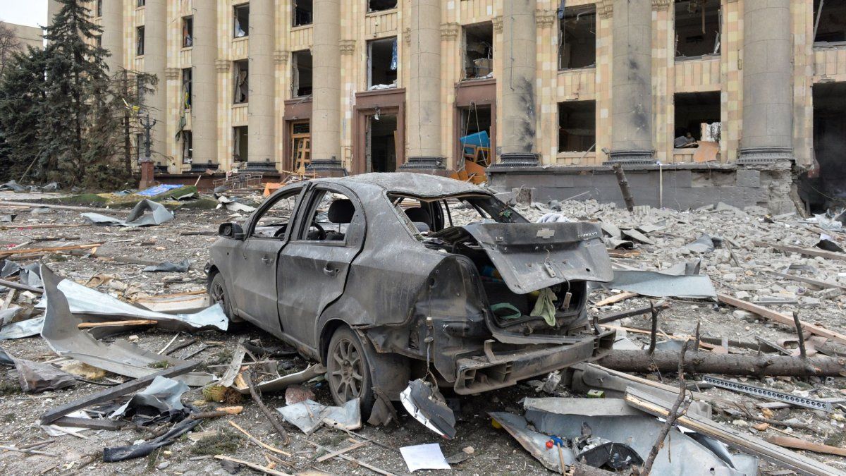 Strong explosion warned at central train station in Kiev