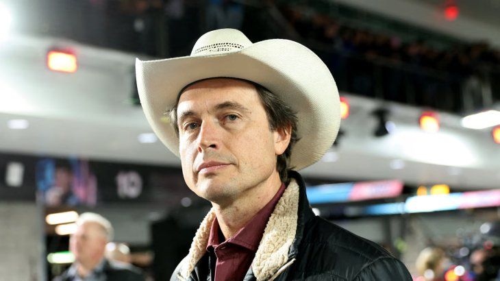 Con un perfil más bajo, y sin la exorbitante fortuna de su hermano, Kimbal también construyó un patrimonio de millones de dólares. Con un perfil más bajo, y sin la exorbitante fortuna de su hermano, Kimbal también construyó un patrimonio de millones de dólares.