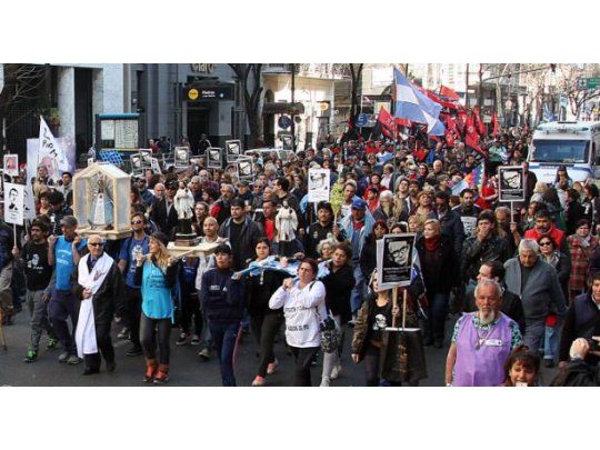 Organizaciones sociales, políticas y gremiales marcharon a Plaza de Mayo en reclamo de trabajo