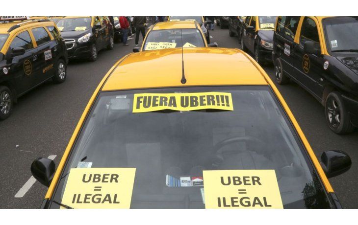 El fiscal Martín Lapadú pidió que el bloqueo preventivo de la página web y la aplicación UBER dispuesta por la justicia, el 22 de abril de 2016, se haga extensiva a todo el territorio nacional.
