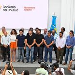 Ignacio Torres, junto a intendentes de Chubut durante la firma del pacto fiscal. Ignacio Torres, junto a intendentes de Chubut durante la firma del pacto fiscal.