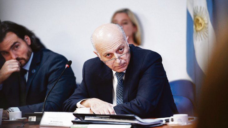 El Procurador General interino Eduardo Casal elevará una nota al Poder Ejecutivo que recopila las quejas de los fiscales y el diagnóstico sobre el estado de situación en Comodoro Py El Procurador General interino Eduardo Casal elevará una nota al Poder Ejecutivo que recopila las quejas de los fiscales y el diagnóstico sobre el estado de situación en Comodoro Py