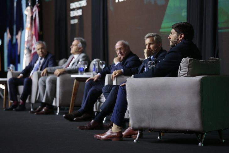 Los mandatarios provinciales en La Rural: preocupación por la obra pública.