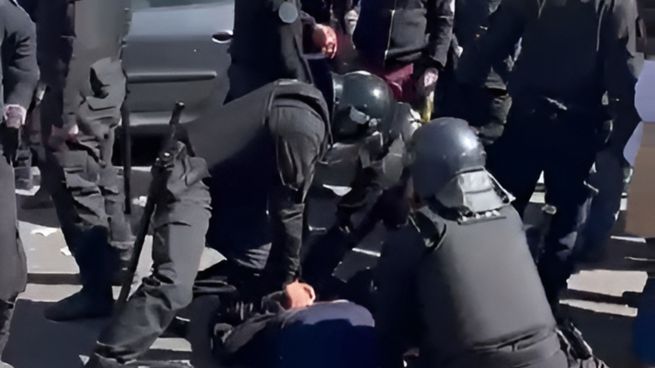 Trabajadores judiciales fueron reprimidos frente a Tribunales.