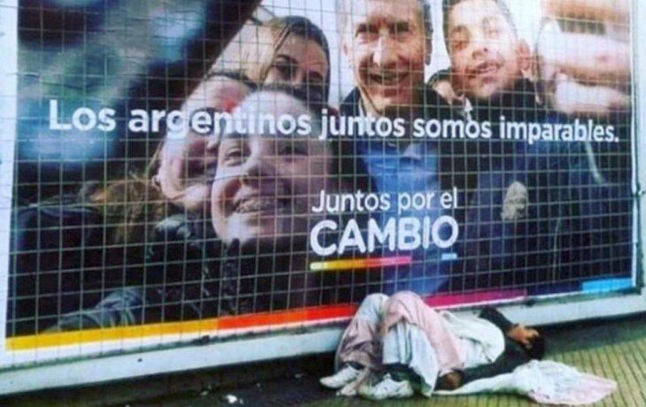 La imagen se viralizó por las redes sociales en julio de 2019. La foto se completa con un cartel de alquila sobre el afiche de campaña de Juntos por el Cambio.&nbsp;