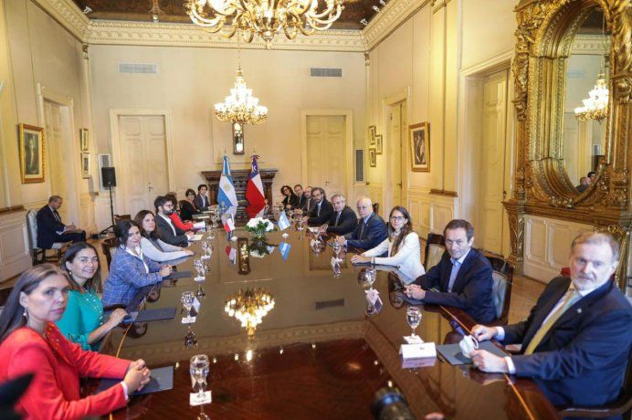 Loa gabinetes de ambos países mantuvieron un encuentro en el salón Eva Perón.