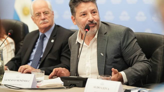 El intendente de Merlo, Gustavo Menéndez llamó a defender la soberanía de Malvinas.