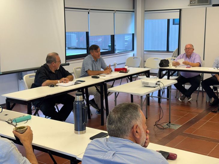 El presidente de la CCE, Leonardo Loureiro, encabezó la asamblea. El presidente de la CCE, Leonardo Loureiro, encabezó la asamblea.