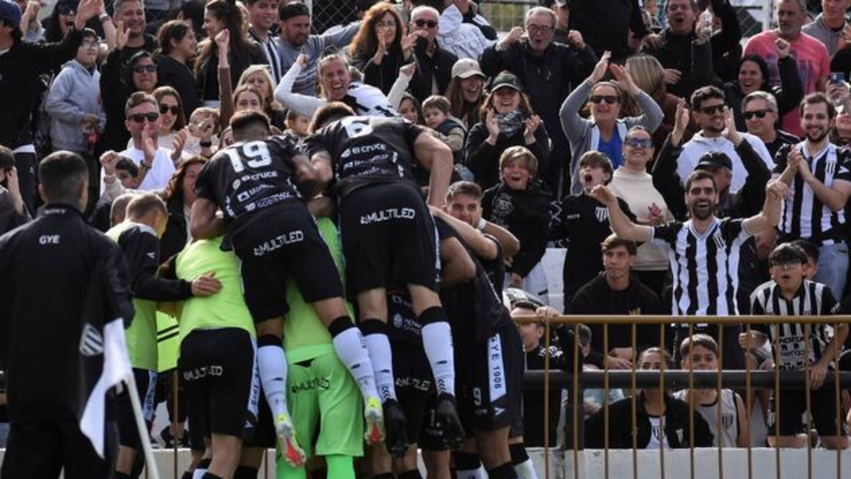 Gimnasia de Mendoza was promoted to First Division after beating Deportivo Madryn on penalties