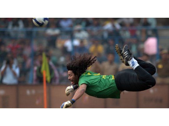 Las FARC buscan a Higuita para que sea candidato.