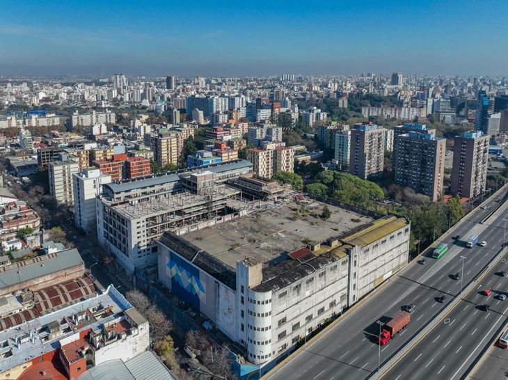 Vista aérea de la zona de Caboto y Juan Manuel Blanes, a pasos de la Autopista Balbín, cerca está el Distrito de las Artes. Si la inversión acompaña, el barrio podría mejorar sustancialmente su perfil urbano Vista aérea de la zona de Caboto y Juan Manuel Blanes, a pasos de la Autopista Balbín, cerca está el Distrito de las Artes. Si la inversión acompaña, el barrio podría mejorar sustancialmente su perfil urbano
