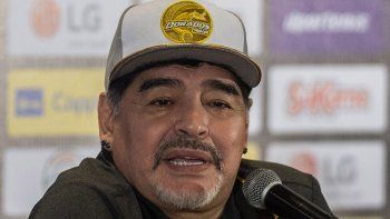 maradona nego tener alzheimer: yo no me estoy muriendo