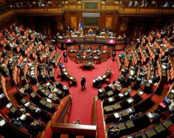 El número de escaños en el Parlamento italiano se reducirá en 345.