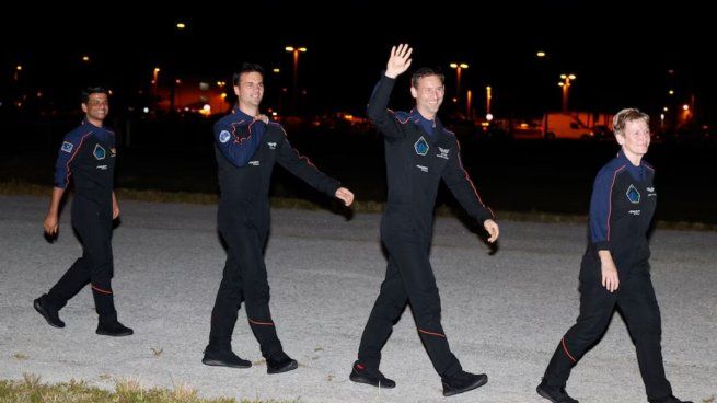 Astronautas de India, Polonia y Hungría despegaron en un viaje privado a la Estación Espacial Internacional. 