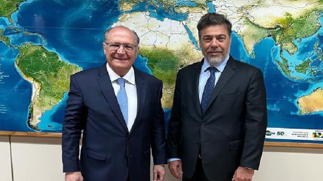 Werthein, con el vice de Brasil. 