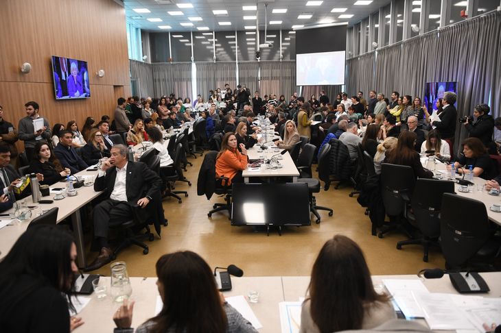 El dictamen de mayoría reunió 65 firmas. El dictamen de mayoría reunió 65 firmas.