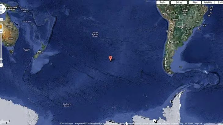 La masa de tierra habitada más cercana a Punto Nemo se encuentra a 2.700 kilómetros. La masa de tierra habitada más cercana a Punto Nemo se encuentra a 2.700 kilómetros.