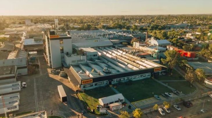 Las tareas cesarán el domingo y reanudarán recién el martes en la planta de Stellantis. Pese a la medida, se pagará el total de los salarios a la plantilla de 650 trabajadores. Las tareas cesarán el domingo y reanudarán recién el martes en la planta de Stellantis. Pese a la medida, se pagará el total de los salarios a la plantilla de 650 trabajadores.