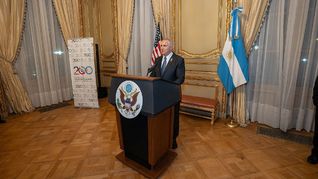 El embajador en Buenos Aires, Marc Stanley, ofreció una recepción vespertina en el Salón de Baile del Palacio Bosch.