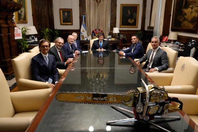 En el empresariado crecen las dudas sobre algunos aspectos de la gesti&oacute;n libertaria. Valoran el ordenamiento econ&oacute;mico, pero cuestionan el "dogmatismo" en materia de infraestructura y competencia externa, mientras empiezan a pensar en la continuidad del modelo m&aacute;s all&aacute; de Javier Milei.