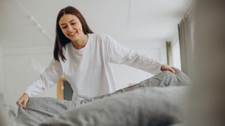 Mantener limpia la casa, sobre todo cortinas y acolchados, puede ayudar a prevenir las enfermedades respiratorias y preservar la salud. Mantener limpia la casa, sobre todo cortinas y acolchados, puede ayudar a prevenir las enfermedades respiratorias y preservar la salud.