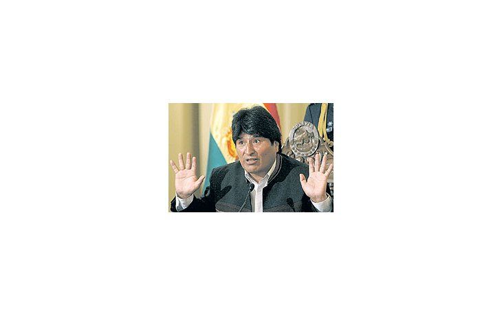 El presidenteEvoMoralesacusó a supar AlanGarcía depermitir lainstalaciónde basesmilitaresnorteamericanas,enfuertesdeclaracionesquerecordaronel tono desu aliadovenezolano.