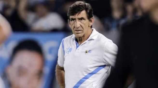 Gustavo Costas dejó de ser el entrenador de Racing tras la eliminación en la Copa Sudamericana.