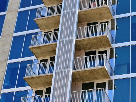 La situación de virtual parálisis de ventas que atraviesa el sector desde hace ya mucho más de un año es el resultado de un combo de políticas macroeconómicas y monetarias erradas.