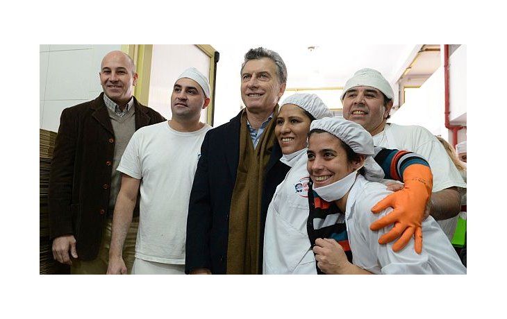 Macri visitó la fábrica del tradicional alfajor Capitán del Espacio.