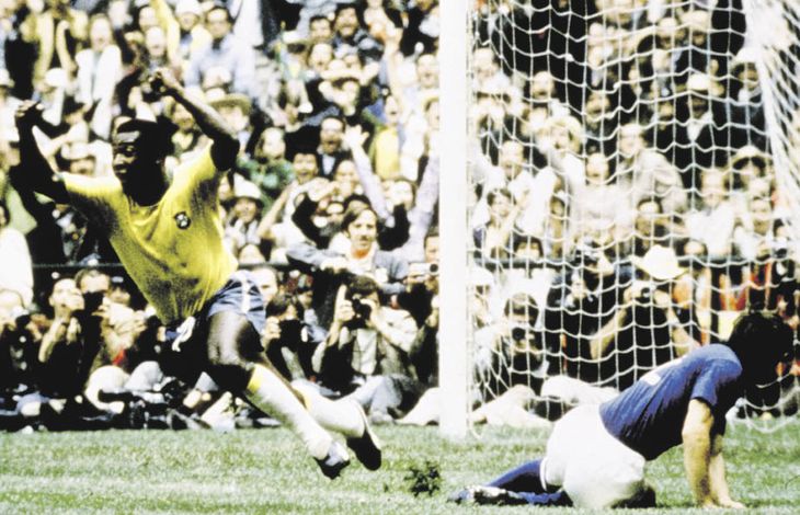 Brazilian myth. Pelé and Maradona loved and hated each other. Next door, in the Mexico '70 final against Italy, in which the Verdeamarelho icon scored a goal in the 4-1 win. Brazilian myth. Pelé and Maradona loved and hated each other. Next door, in the Mexico '70 final against Italy, in which the Verdeamarelho icon scored a goal in the 4-1 win.