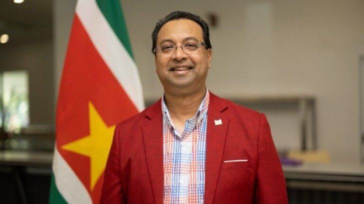 Riad Nurmohamed, ministro de obras públicas de Surinam. 