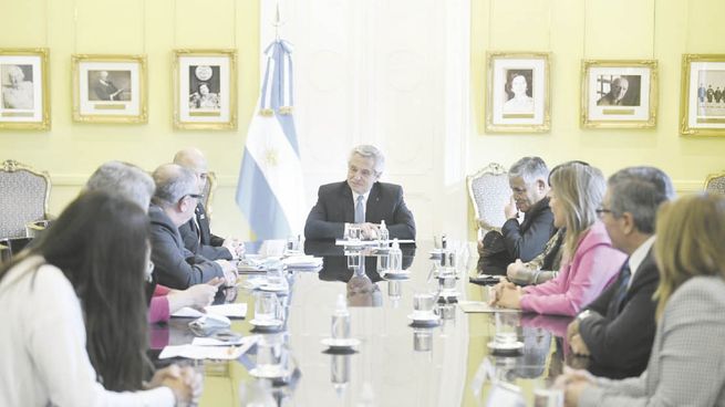 cita. El Presidente recibió ayer a los representantes de los parlamentos de la Patagonia.